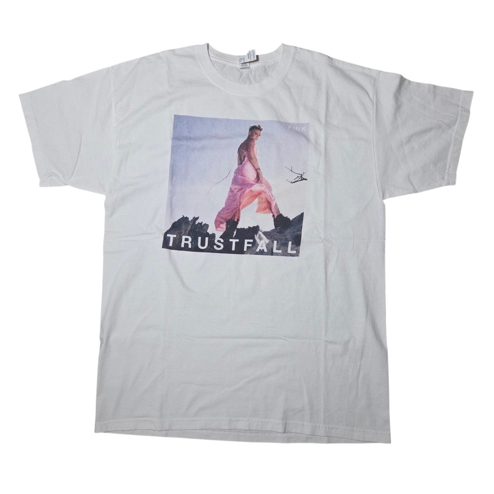 2023 M & O Gold Pink Trustfall White Graphic Concert T-Shirt Size Large